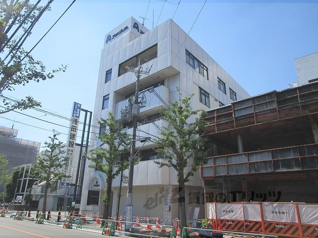 亀岡市追分町のマンションの建物外観