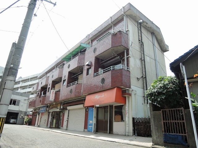 神岳ハイツの建物外観