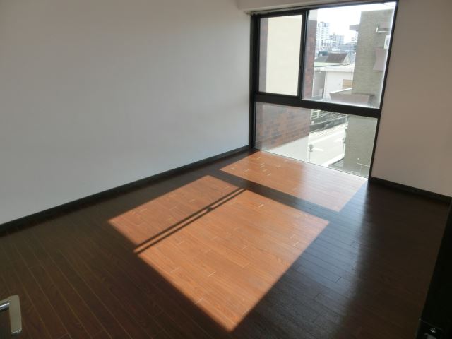 その他部屋・スペース　明るい光が差し込むお部屋です！