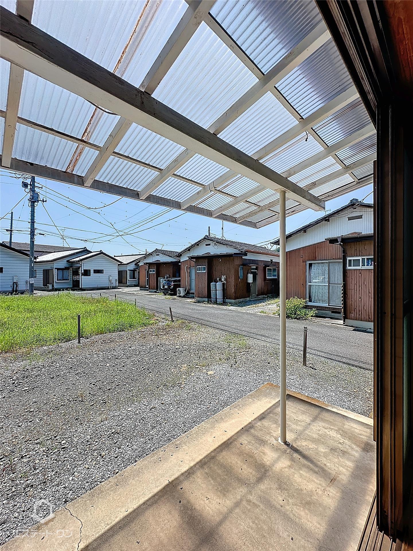 バルコニー　屋根付きのテラスあり☆