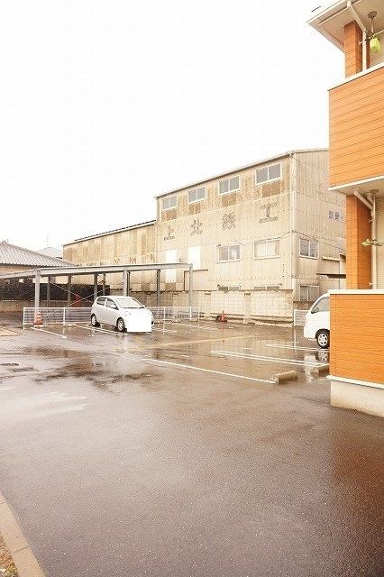 【高松市庵治町のアパートの駐車場】