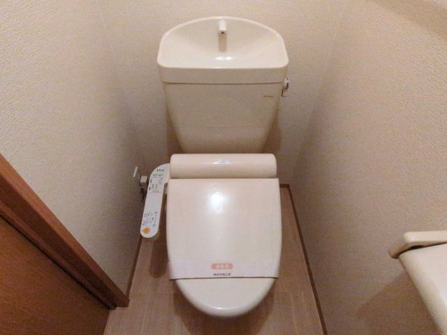 トイレ　温水洗浄便座