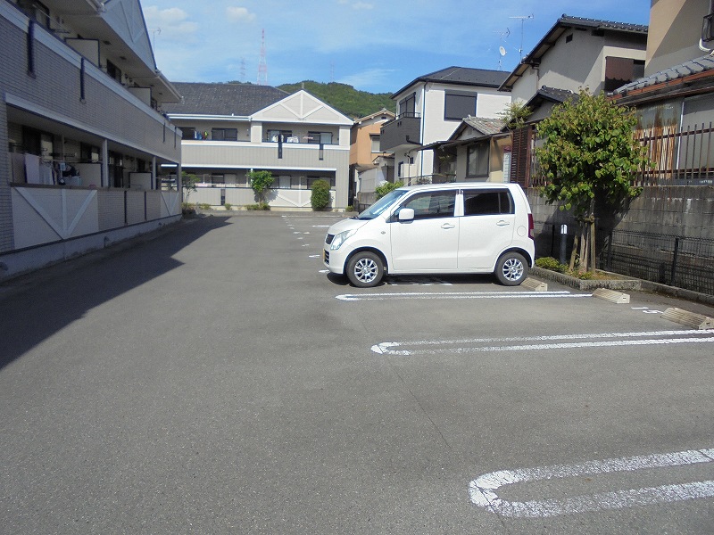 【プラシードＴＳＵＫＡＳＡ　Ａ棟の駐車場】