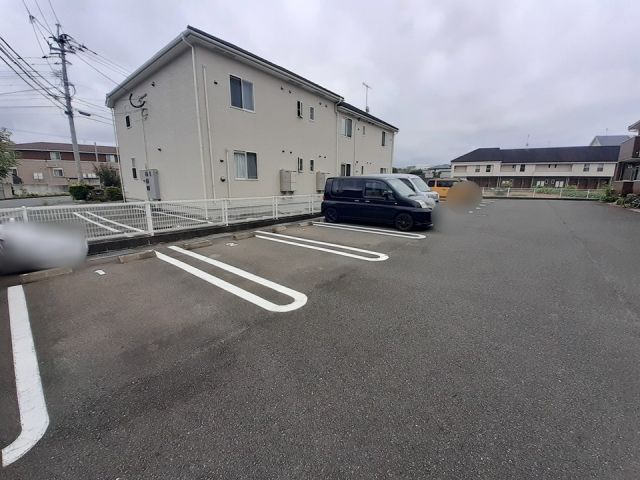 【宗像市稲元のアパートの駐車場】