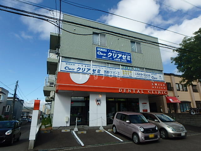 札幌市西区西野二条のマンションの建物外観