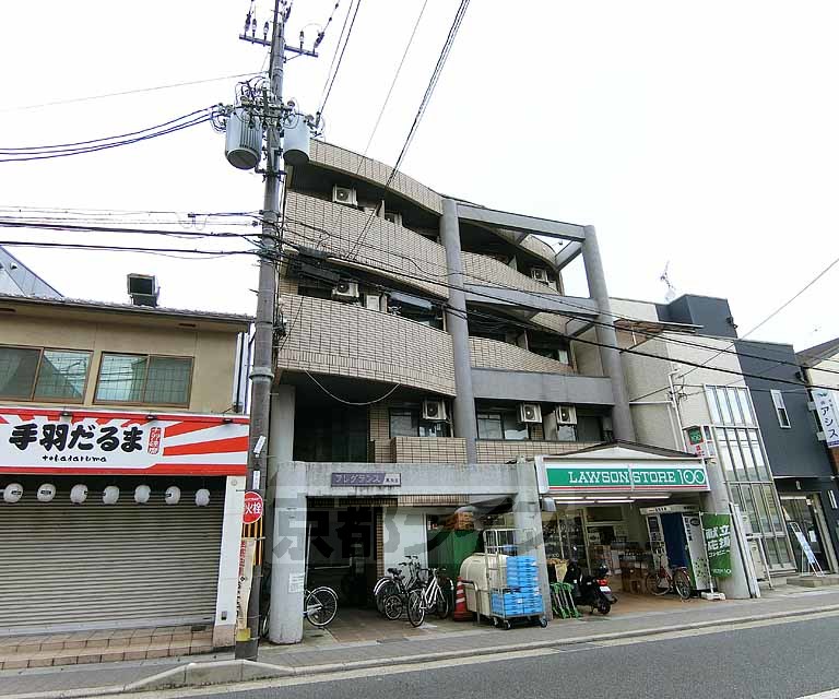 向日市寺戸町のマンションの建物外観