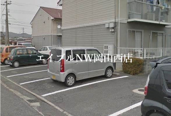 【岡山市北区北長瀬本町のアパートの駐車場】