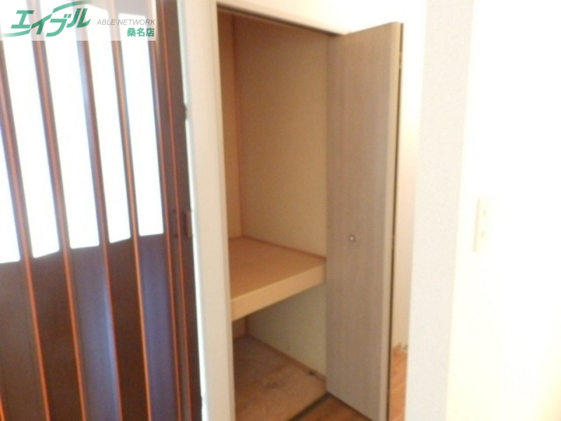 収納　同物件別部屋の写真です