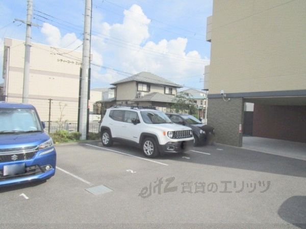 駐車場　駐車場