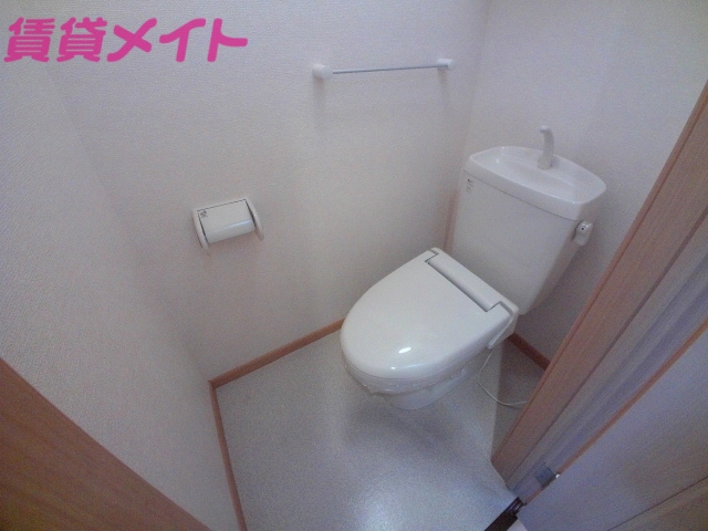 トイレ　同物件別室の写真です