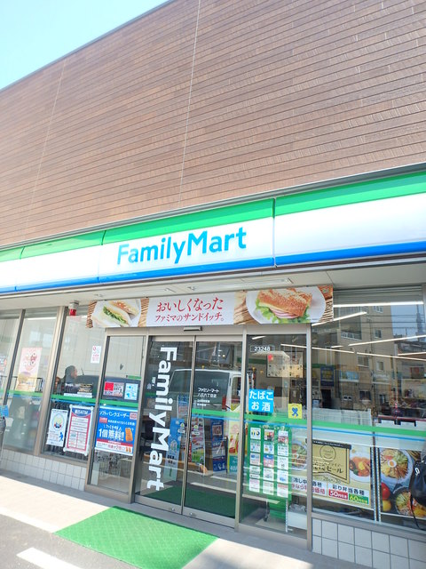 コンビニ　ファミリーマート八広駅店（コンビニ）まで489m