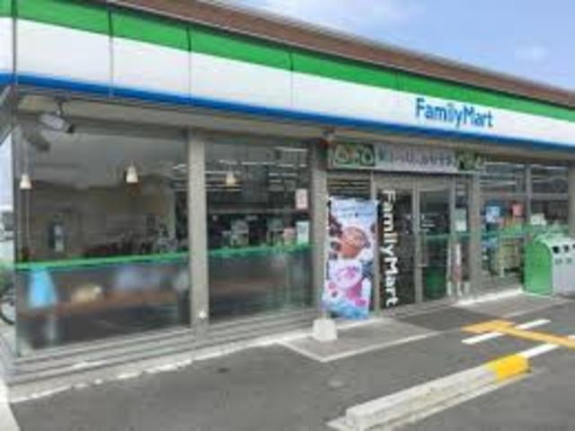 コンビニ　ファミリーマート高石駅前店（コンビニ）まで539m