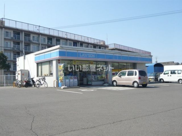 コンビニ　ローソン 新居浜新田町店（コンビニ）まで700m