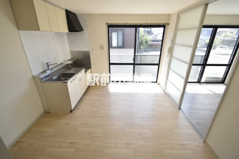 居室・リビング　南向きのダイニングキッチン