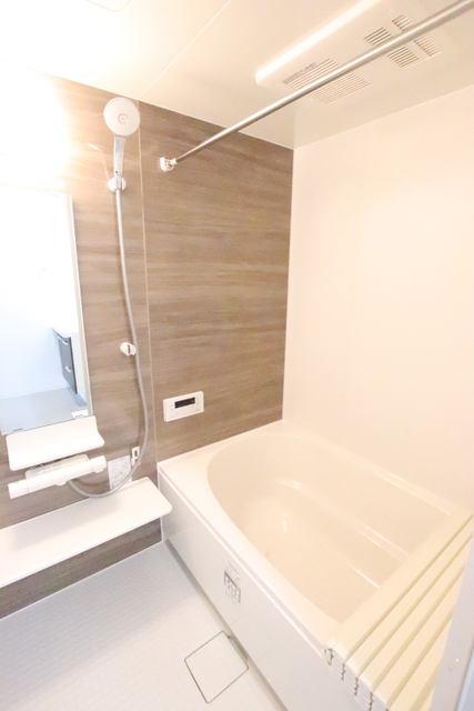 バス・シャワールーム　追焚＆浴室乾燥暖房機付きのバスルーム