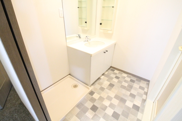 洗面設備　忙しい朝の身支度にも大活躍で便利な独立洗面台！