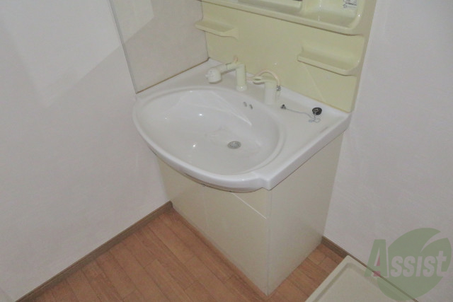 洗面設備　身支度に便利な独立洗面所で生活の質が上がりますね。