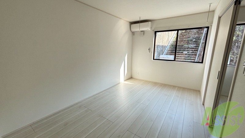 居室・リビング　１１．２５帖のＬＤＫです。白を基調とした綺麗なお部屋ですね。