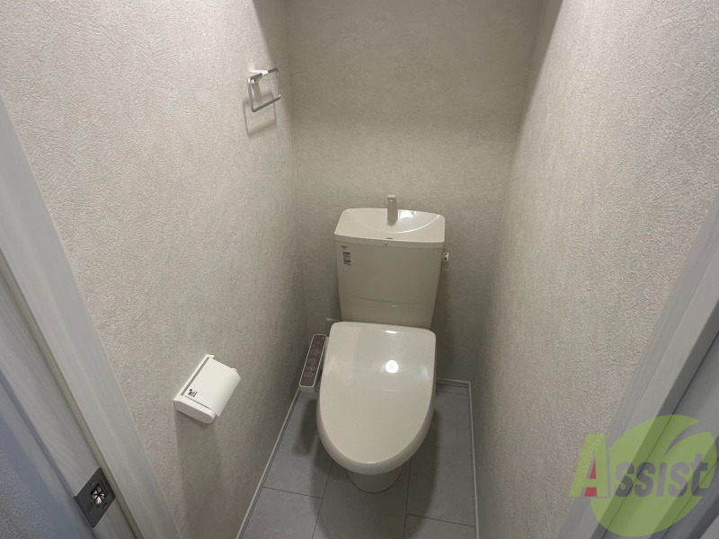 トイレ　トイレはこちらのウォシュレット付きになりますね。