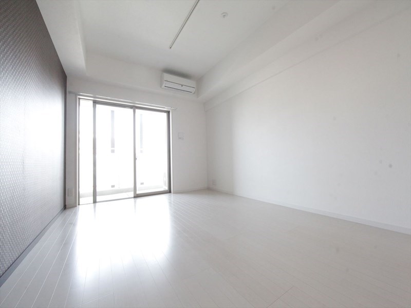 バルコニー　洋室9.2帖　エアコン完備　南面バルコニー