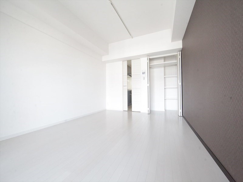 居室・リビング　洋室9.2帖　クローゼット付（収納充実してます）