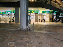 スーパー　マルエツ プチ 汐留シオサイト店（スーパー）まで278m