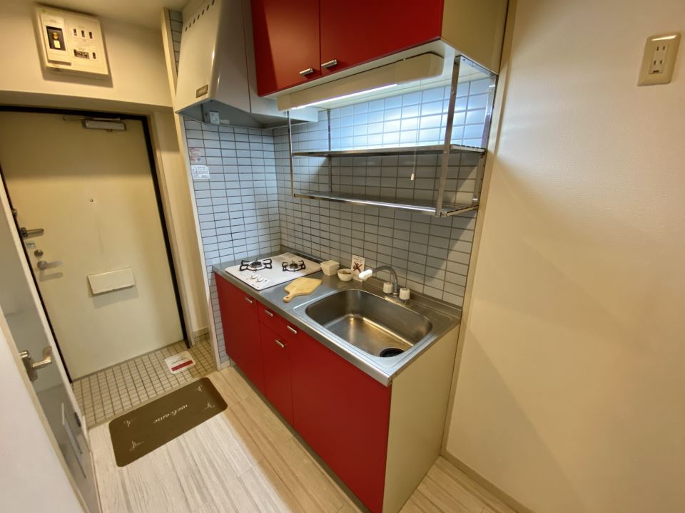 キッチン　２口ガスコンロ付２畳のキッチンです