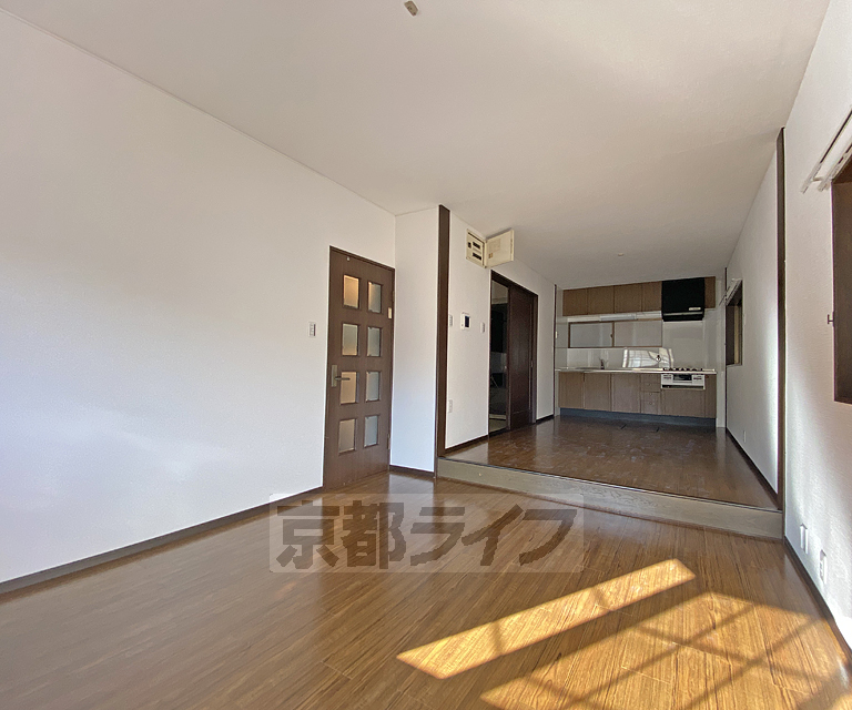 居室・リビング　ダイニングとしても利用できるほど広い空間です。