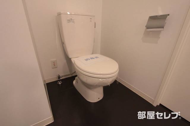 トイレ　清潔感のある色合いです