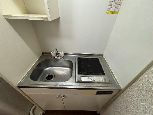 キッチン　設備・仕様は号室により異なる為、現況を優先いたします。