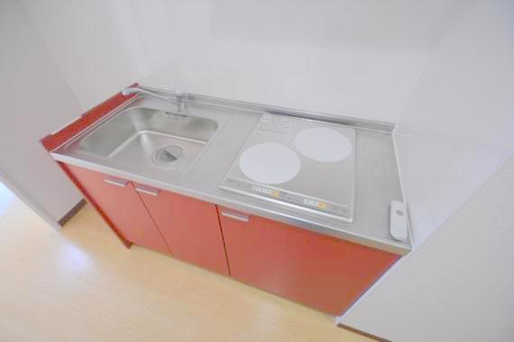 キッチン　オシャレなシステムキッチン。お料理好きには嬉しいですね。