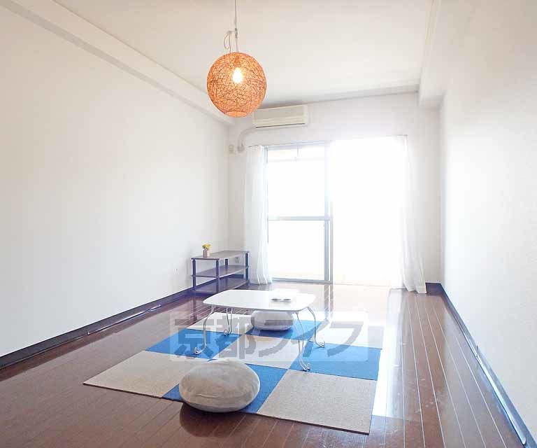 居室・リビング　広々としたお部屋ですね。