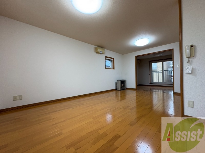 居室・リビング　広くてきれいなリビングです！快適に過ごせそうですね。