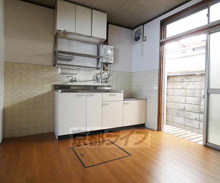 居室・リビング　落ち着いた雰囲気のお部屋です