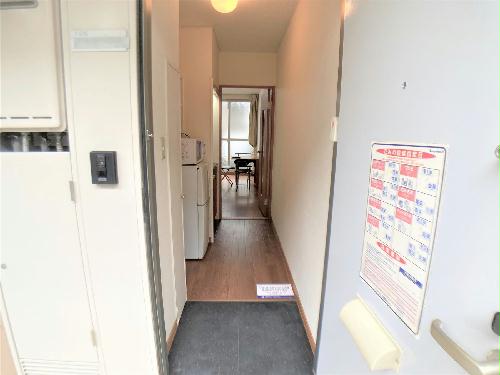 エントランス　設備・仕様は号室により異なる為、現況を優先致します。