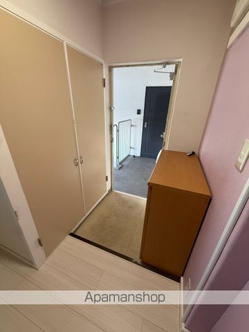 新涯マンションBの玄関写真