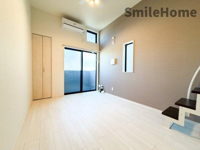 居室・リビング　エアコン付きのお部屋です