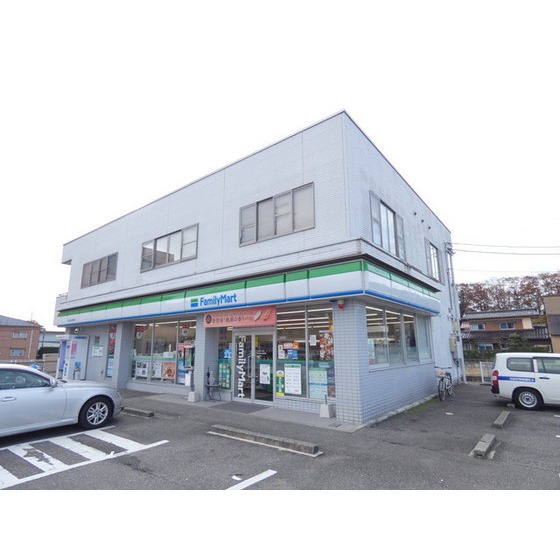 コンビニ　ファミリーマート辰口丘陵公園前店（コンビニ）まで861m