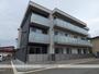 高山駅よりバス19分 徒歩4分 築9年11ヶ月 3階建の賃貸物件