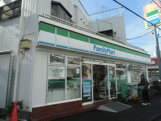 コンビニ　ファミリーマート 大橋小田栄店（コンビニ）まで324m