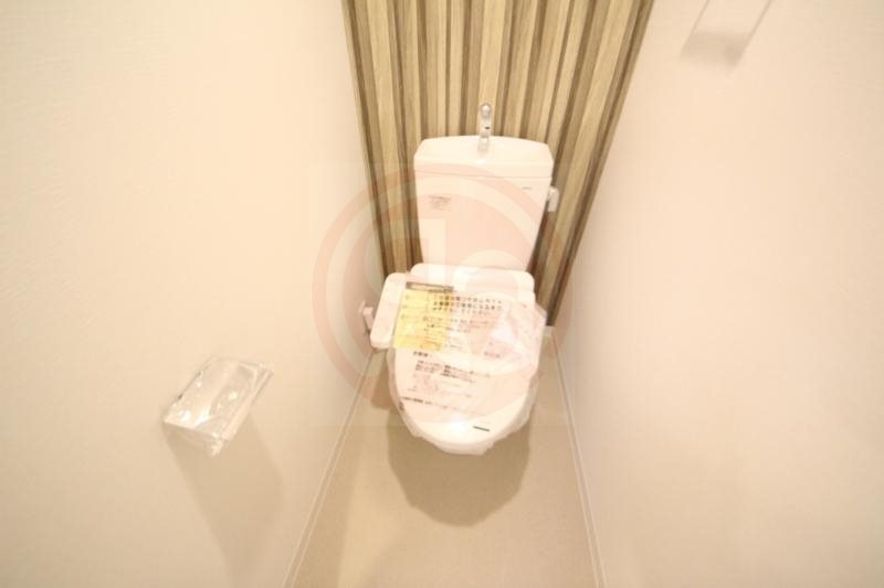 トイレ　落ち着いた色調のトイレです