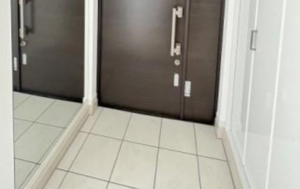 玄関　白金台貸戸建