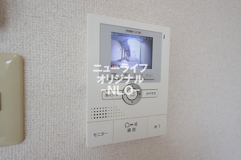 セキュリティ　お部屋の中から訪問者を確認できるモニターホン☆