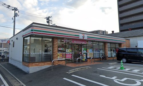 コンビニ　セブンイレブン 博多東那珂1丁目店（コンビニ）まで308m