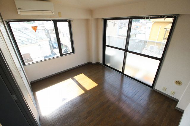 居室・リビング　別の部屋の写真です