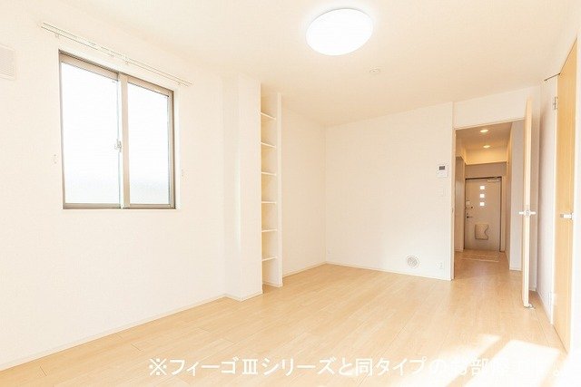 居室・リビング　こちらの居間で趣味の時間をお楽しみください