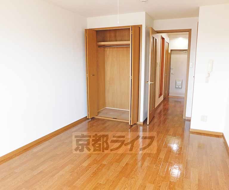 居室・リビング　お部屋の広さは８帖です。