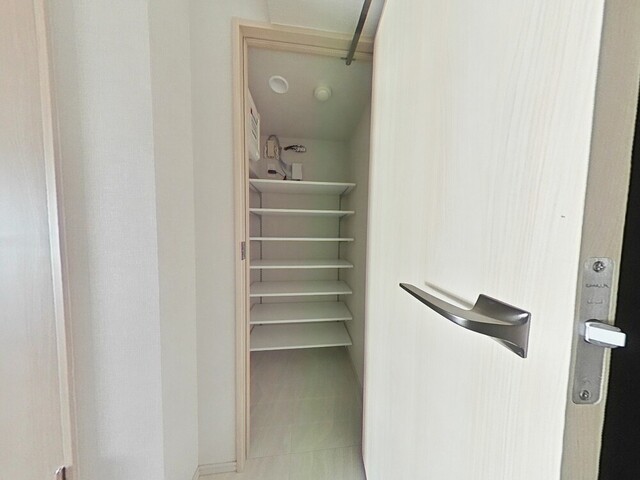 玄関　※５階同間取り参考写真※