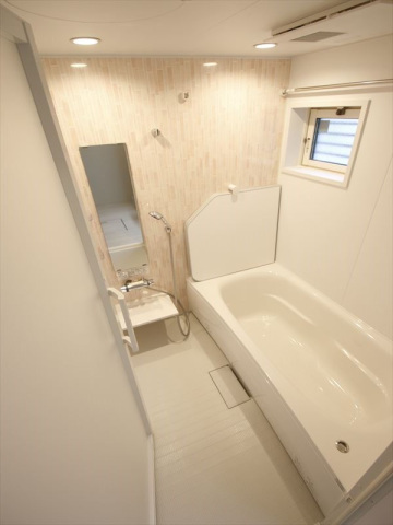 バス・シャワールーム　追焚・浴室乾燥機付のUB　ゆったり1坪タイプ