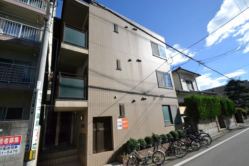 建物外観　便利な立地のきれいな物件。オススメです♪
